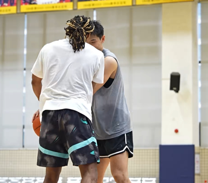 乐鱼app-省钱了!麦考尔特训崔永熙过人,强化进攻技巧,有望年后复出!|广东|帕特里克-麦考|胡明轩|徐杰|训练_新浪体育_新浪新闻